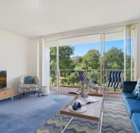 Bushwalk To The Beach From A Tranquil Apartment - Accommodation QLD