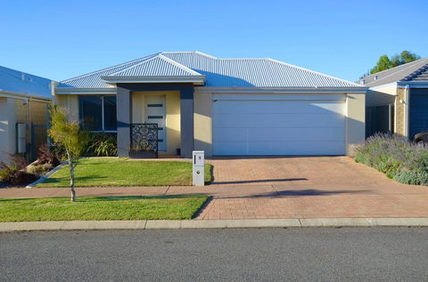 Byford House In The Glades - Accommodation QLD 3