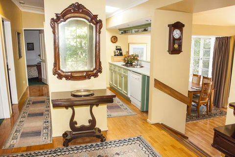 Bygone Beautys Cottages - Bronte Cottage - Accommodation QLD 2