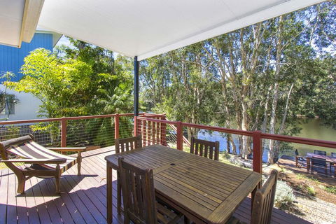 CABARITA BEACH BLISS - HOLIDAY HOME ON THE LAKE - Accommodation QLD 3