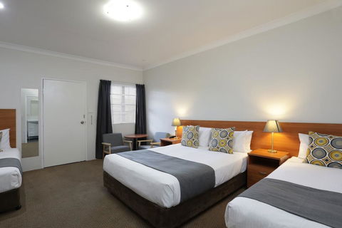 Cadman Motor Inn And Apartments - Accommodation QLD 2