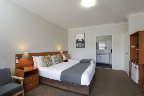 Cadman Motor Inn And Apartments - Accommodation QLD 1