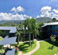 Cairns Adventure Lodge - Cook your own meals in your private Kitchen includes Dishwasher Washing Machine - Accommodation QLD