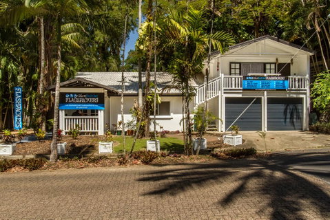 Cairns Beaches Flashpackers - Accommodation QLD 0