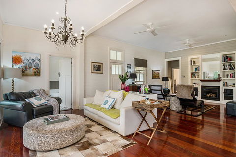 Caledonia House - Accommodation QLD 1