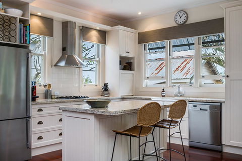 Caledonia House - Accommodation QLD 3