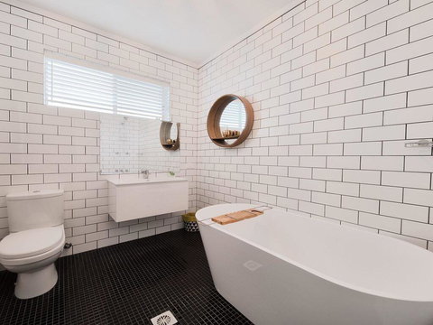 Callala Dreaming - Mid Century Beach House - Accommodation QLD 1