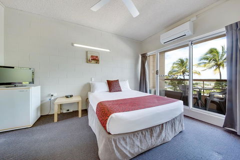 Camelot Motel - Accommodation QLD 2