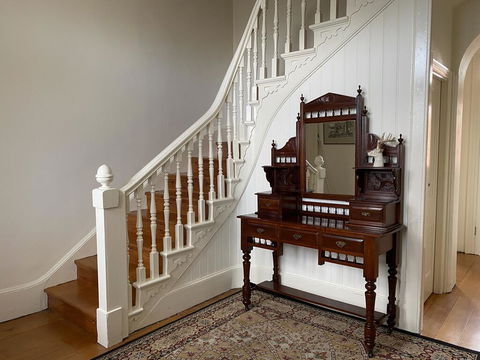 Campbell House - Accommodation QLD 3