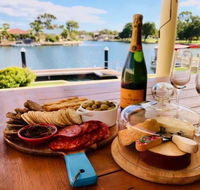 Canal Elegance In Yunderup - Accommodation QLD