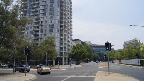 Canberra CBD Metropolitan - Accommodation QLD 3