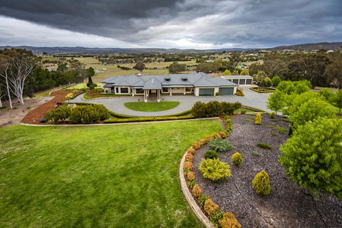 Canberra Luxury Estate - Accommodation QLD 2