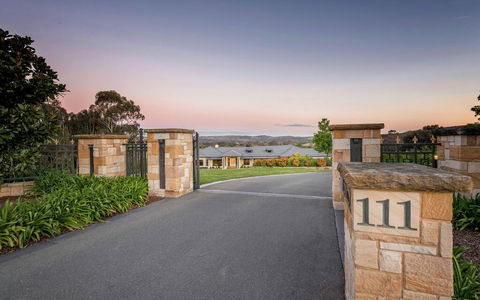 Canberra Luxury Estate - Accommodation QLD 1