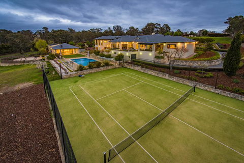 Canberra Luxury Estate - Accommodation QLD 3