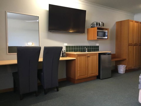 Cannon Park Motel - Accommodation QLD 3