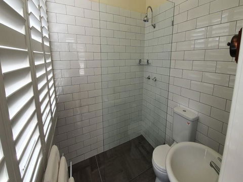 Canungra Hotel - Accommodation QLD 1
