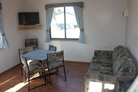 Capital Country Holiday Park - Accommodation QLD 2
