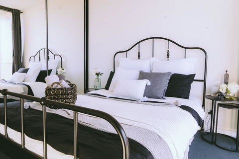 Capitol Executive Apartment On London Circuit - Accommodation QLD 3