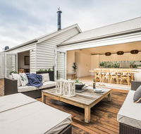 Capri House - Accommodation QLD