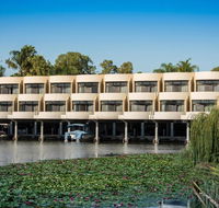 Capri Waters Country Club - Accommodation QLD