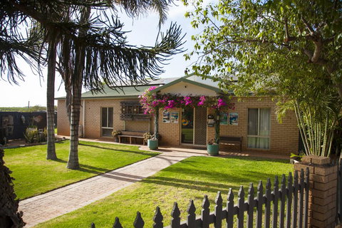 Capricorn Holiday Park - Accommodation QLD 0