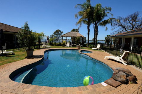 Capricorn Motor Inn - Accommodation QLD 1