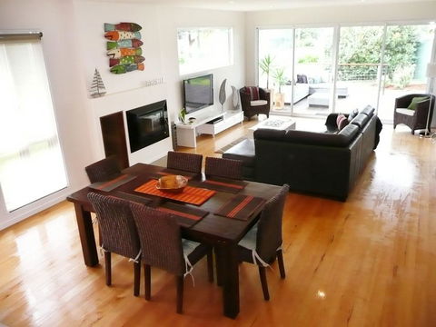 Captain's Cottage - Accommodation QLD 2