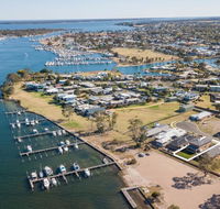 Captains Hideaway - Jetty Berth and Pet Friendly - Accommodation QLD