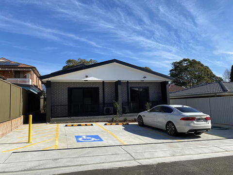 Carlton 5 - Accommodation QLD 2