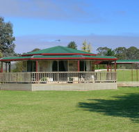 Carolynnes Cottages - Accommodation QLD