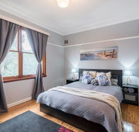 Carramar CozyHome 1minStation 5Bdrms1.5bathSleeps8 - Accommodation QLD