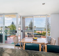 Castillo Del Mar 10 - Lake View Roof Terrace with Spa - Accommodation QLD
