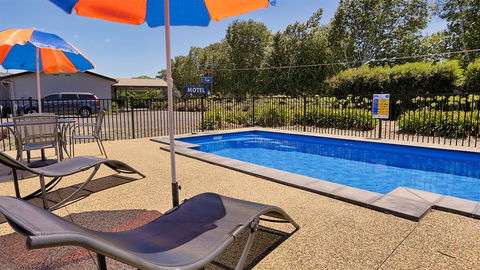 Castle Creek Motel - Accommodation QLD 3