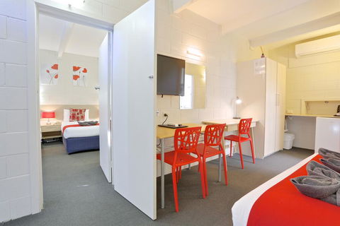 Castle Creek Motel - Accommodation QLD 1