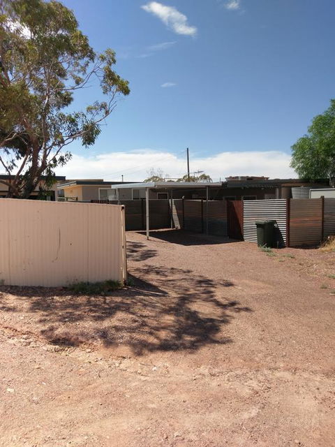 Cave Place Units - Accommodation QLD 3