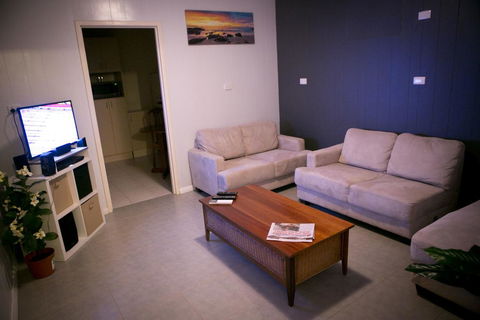 Cave Place Units - Accommodation QLD 0