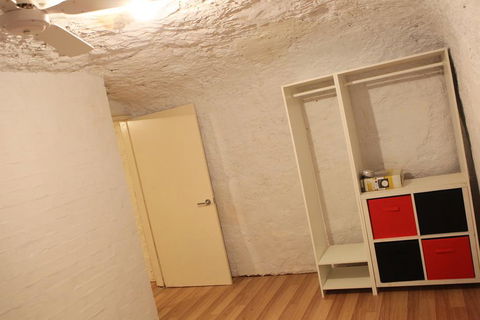 Cave Place Units - Accommodation QLD 2