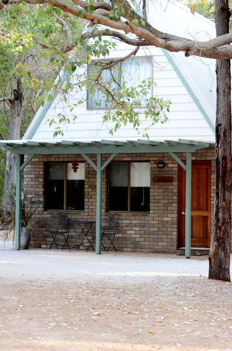 Caves Road Chalets - Accommodation QLD 3