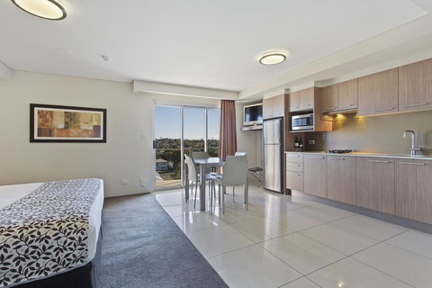 CBD Executive Apartments - Accommodation QLD 2
