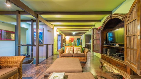 CELADON Holiday House - Accommodation QLD 3