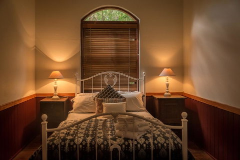 Celestial Dew Guest House, Day Spa, Retreat - Accommodation QLD 2