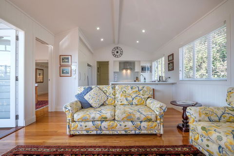 Central Cottage - Accommodation QLD 1