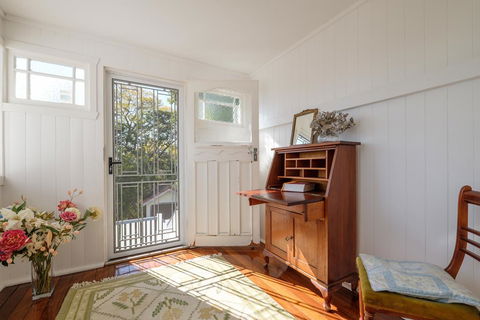 Central Cottage - Accommodation QLD 3
