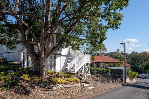 Central Cottage - Accommodation QLD 0