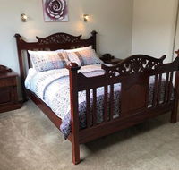 Central executive 3br townhouse 50m to dean street - Accommodation QLD