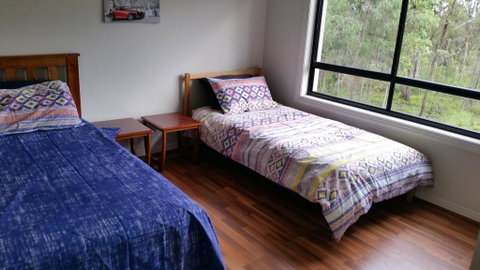 Central Gold Coast Large, Modern, Elevated House - Accommodation QLD 3