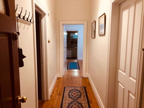 Central Holiday Home On Hume - Accommodation QLD 2