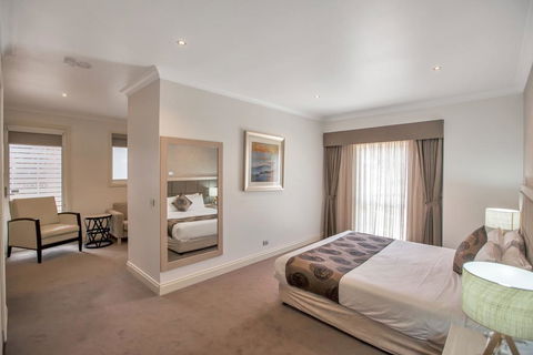 Century Inn - Accommodation QLD 3