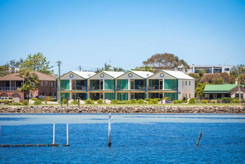 Cetacea Luxury Apartments - Accommodation QLD 2
