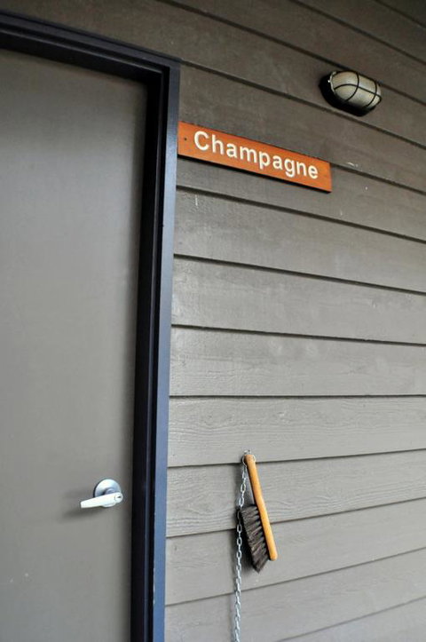 Champagne - Accommodation QLD 3